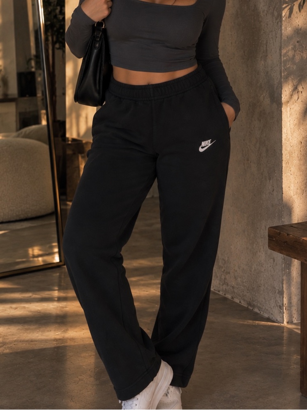 Nike Unisex Black Sweatpants Size Medium - Classic
Relaxed Fit